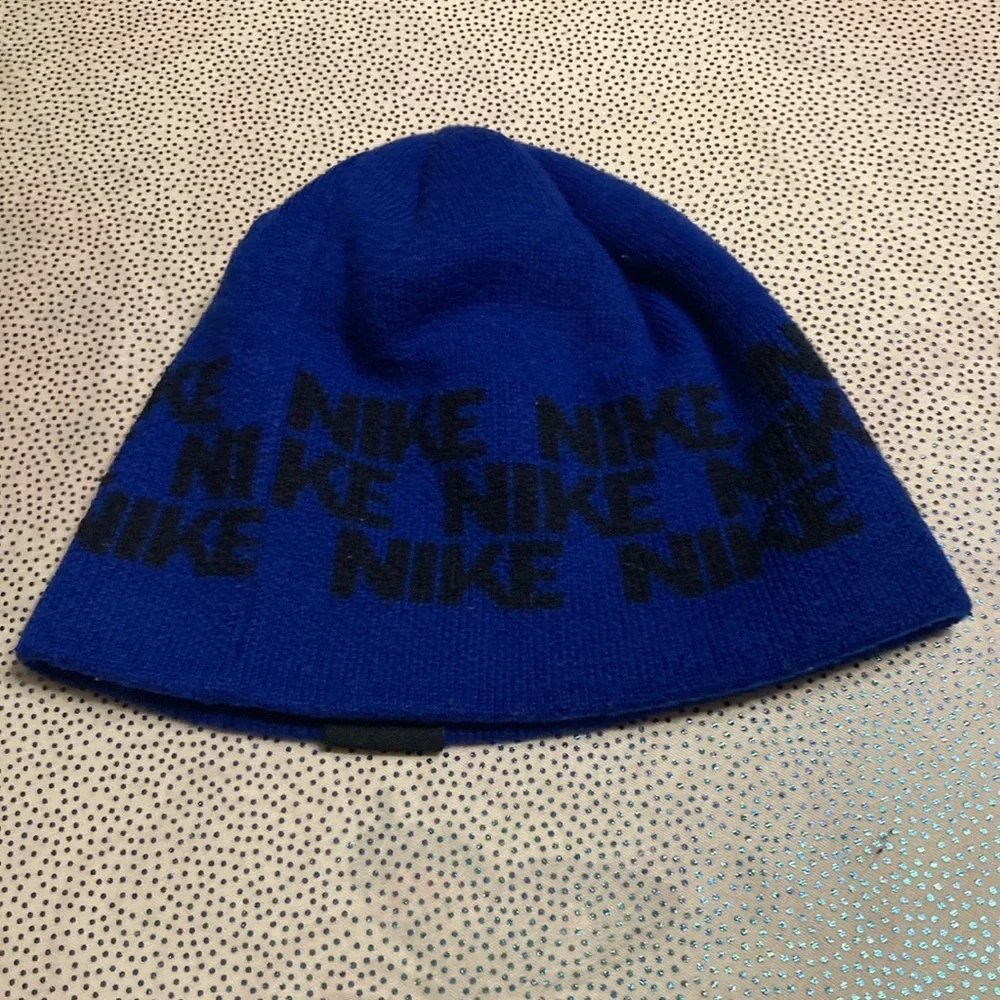 Nike boys  hat blue black in good condition